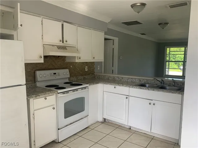 $1,300 | 650 Creuset Avenue South, Lehigh Acres, FL 33974