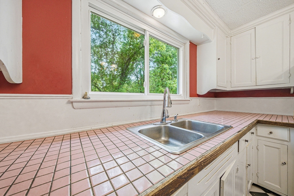 146 Acton Road Chelmsford, MA 01824 - Photo 11 of 42