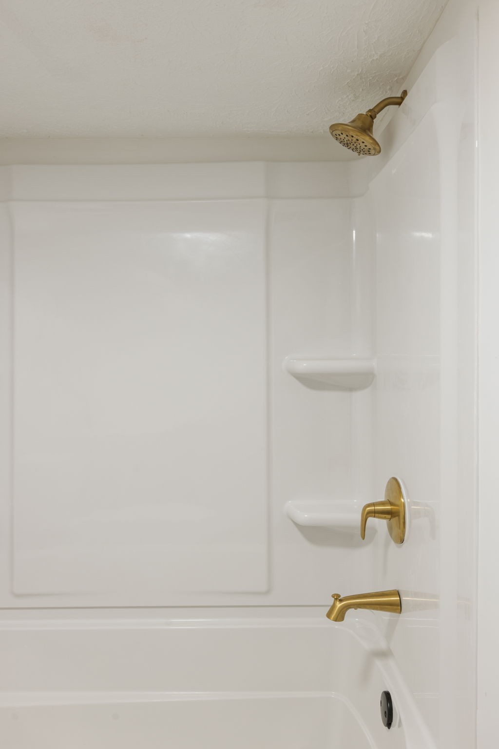 415 Durrett Street Springfield, TN 37172 - Photo 46 of 54 a bathroom with a bath tub