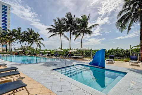$615,000 | 6801 Collins Avenue, Unit DOOR 606, Miami Beach, FL 33141