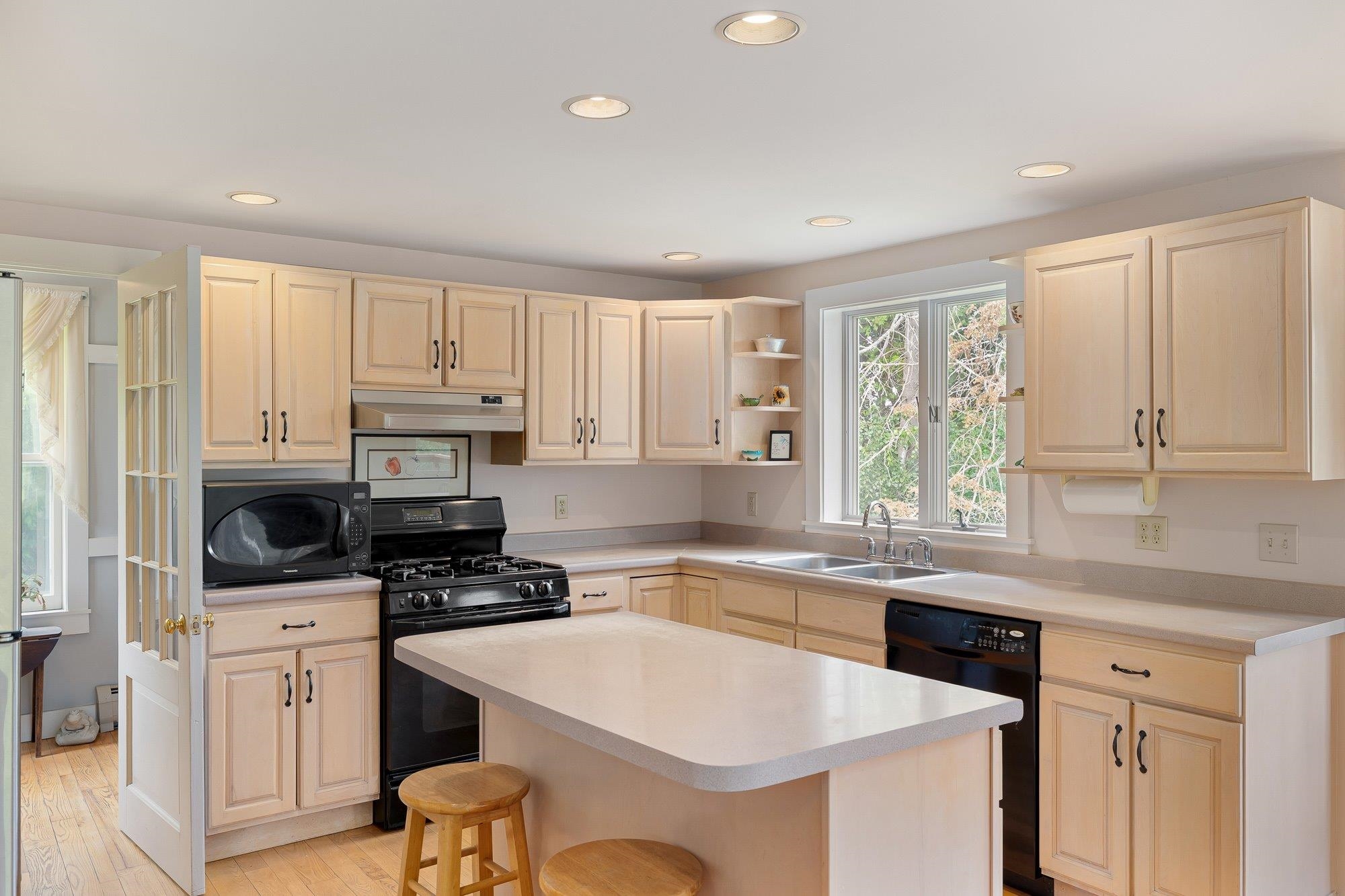 1069 East Warren Road Waitsfield, VT 05673 - Photo 8 of 47