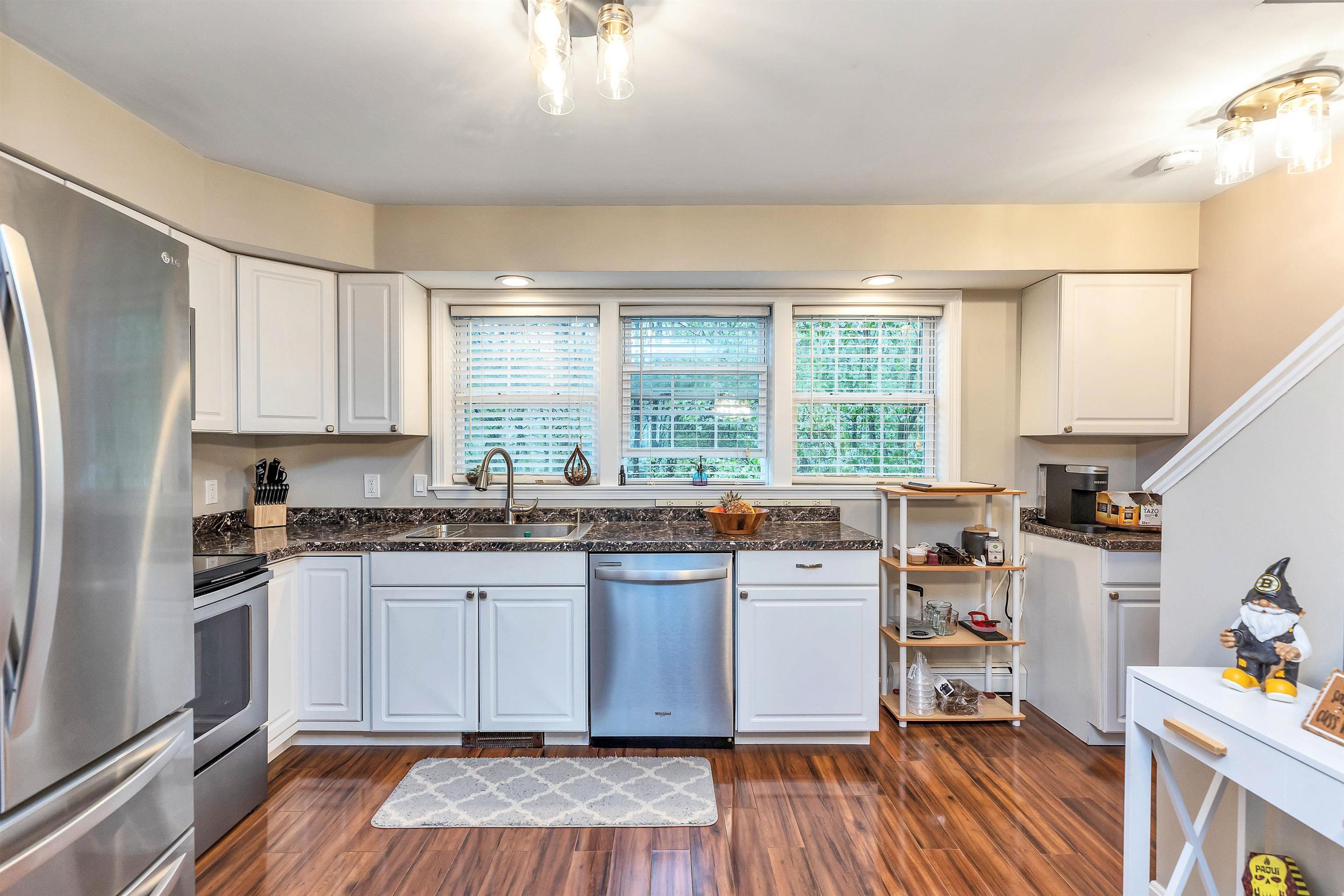 1029 South Mammoth Road, Unit 29 Manchester, NH 03109 - Photo 3 of 32