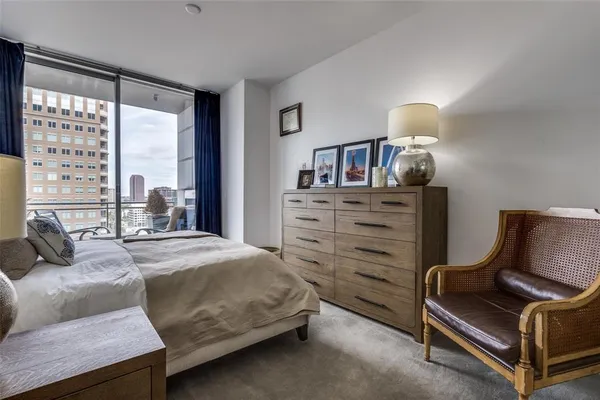 $3,995 | 2900 McKinnon Street, Unit 1606, Dallas, TX 75201