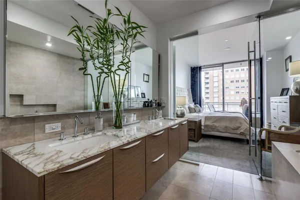 $3,995 | 2900 McKinnon Street, Unit 1606, Dallas, TX 75201