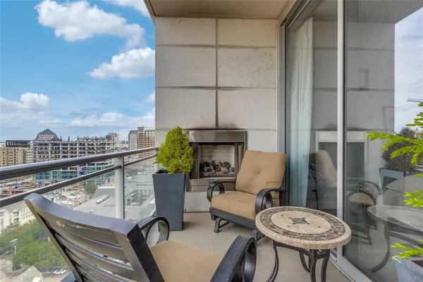 $3,995 | 2900 McKinnon Street, Unit 1606, Dallas, TX 75201