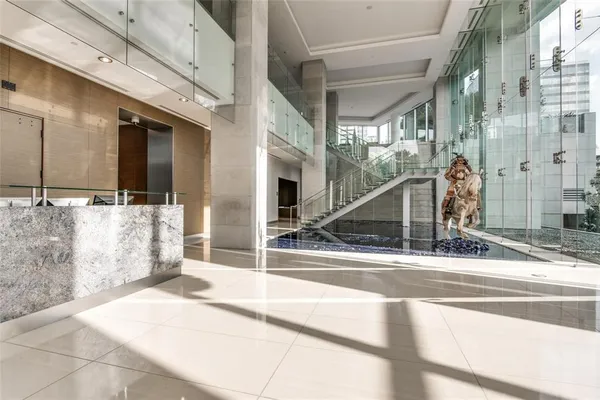 $3,995 | 2900 McKinnon Street, Unit 1606, Dallas, TX 75201