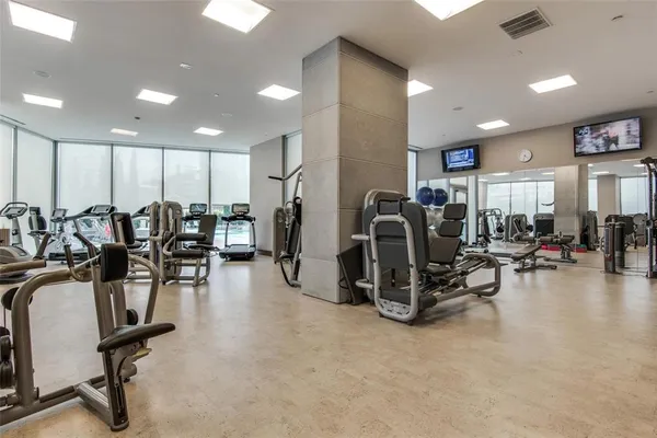 $3,995 | 2900 McKinnon Street, Unit 1606, Dallas, TX 75201