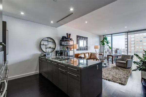 $3,995 | 2900 McKinnon Street, Unit 1606, Dallas, TX 75201