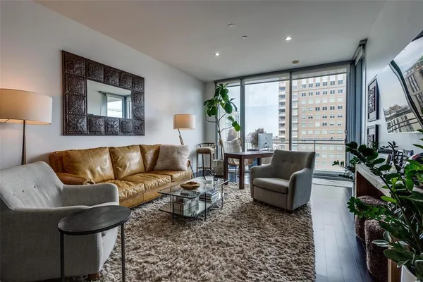 $3,995 | 2900 McKinnon Street, Unit 1606, Dallas, TX 75201