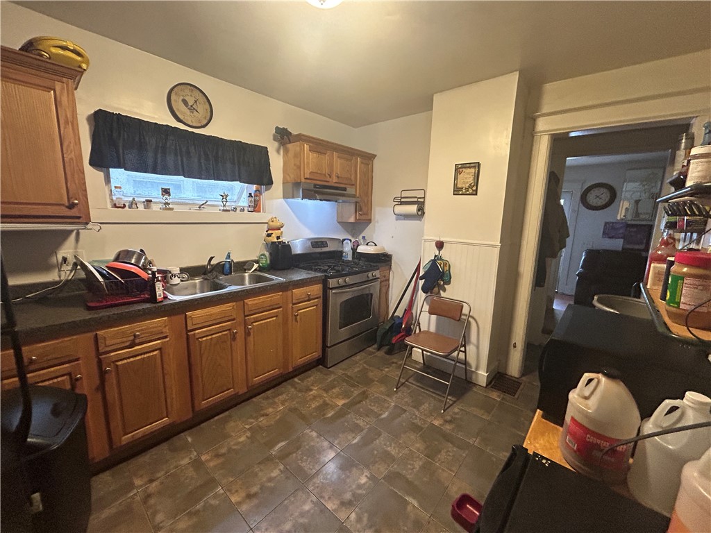 455 Frost Avenue Rochester, NY 14611 - Photo 7 of 33