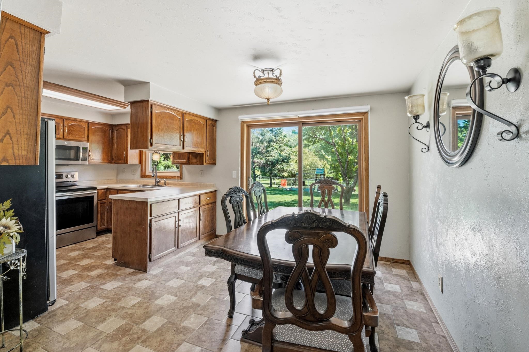 2430 Heather Road Green Bay, WI 54311 - Photo 6 of 32