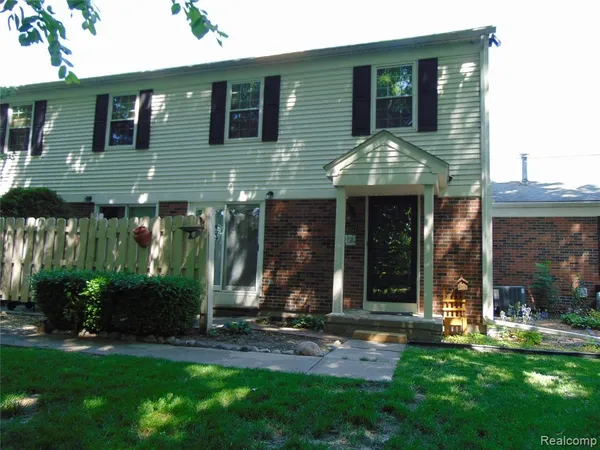 $203,900 | 44167 Providence Drive, Unit 326, Clinton Township, MI 48038