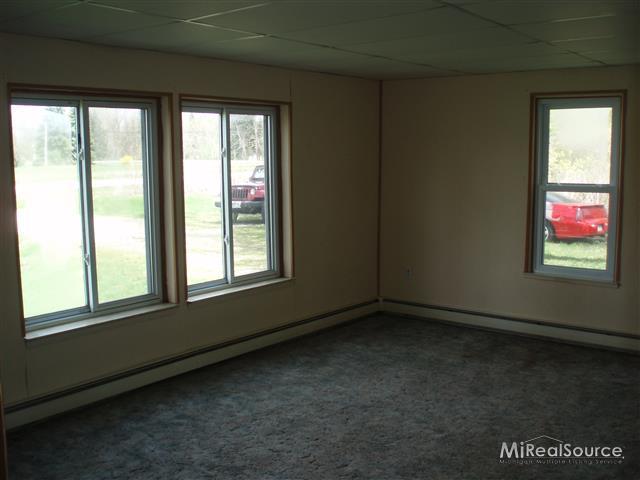 7529 Shea Road Fair Haven, MI 48023 - Photo 10 of 30 31146665-9.JPG