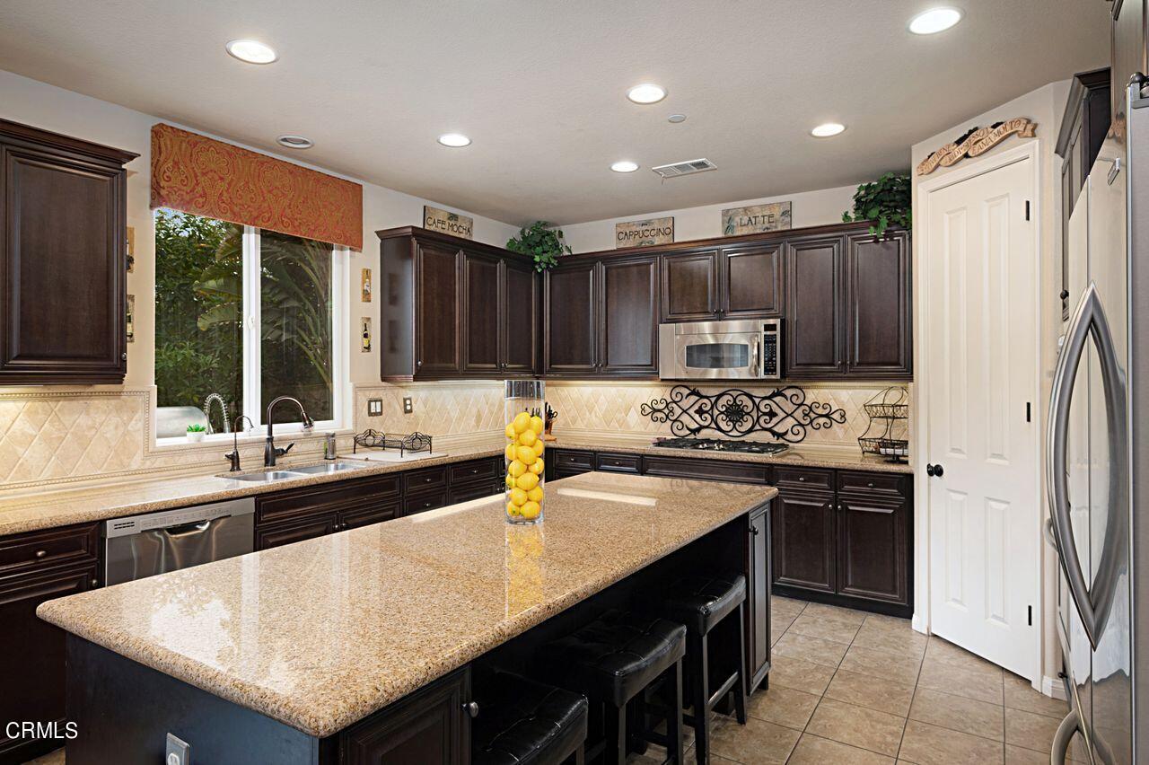 3430 Aviara Lane Oxnard, CA 93036 - Photo 17 of 58 18_10822952_152047_152047-EM-118