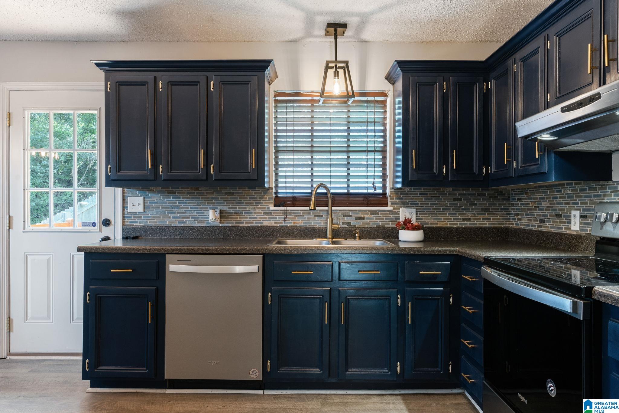 513 Bennett Drive Alabaster, AL 35007 - Photo 1 of 40
