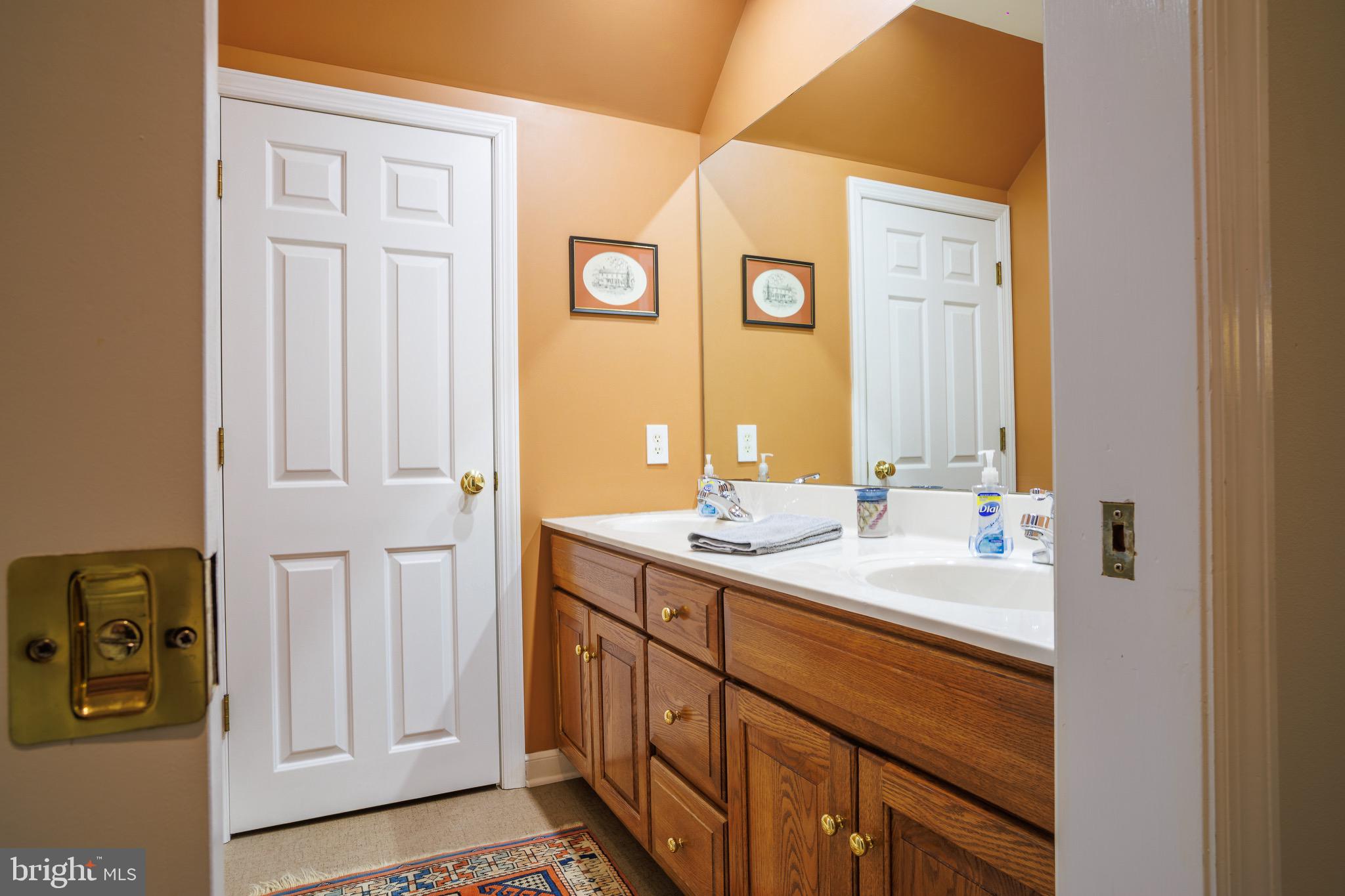 18 Deerfield Road Lancaster, PA 17603 - Photo 17 of 31 Family bath upstairs