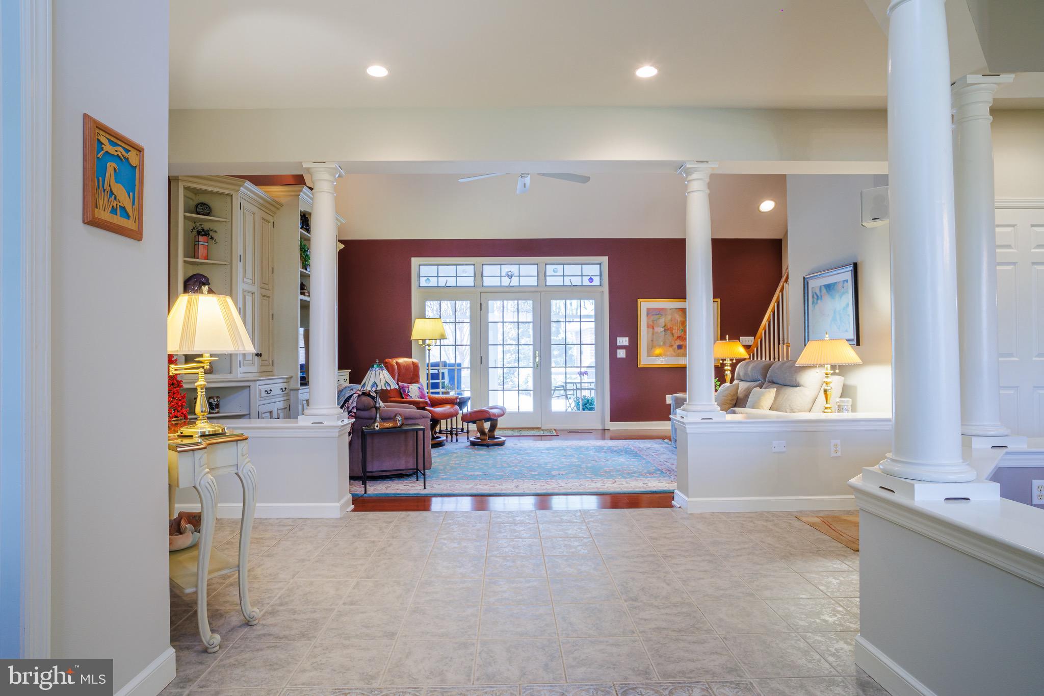 18 Deerfield Road Lancaster, PA 17603 - Photo 2 of 31 Entryway and foyer