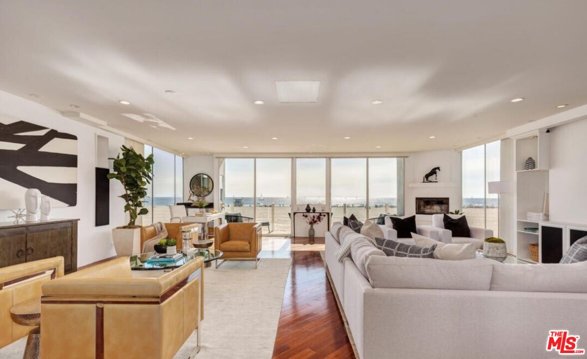 3711 Ocean Front Walk, Unit 2 Marina del Rey, CA 90292 - Photo 28 of 34 Gallery Image 28