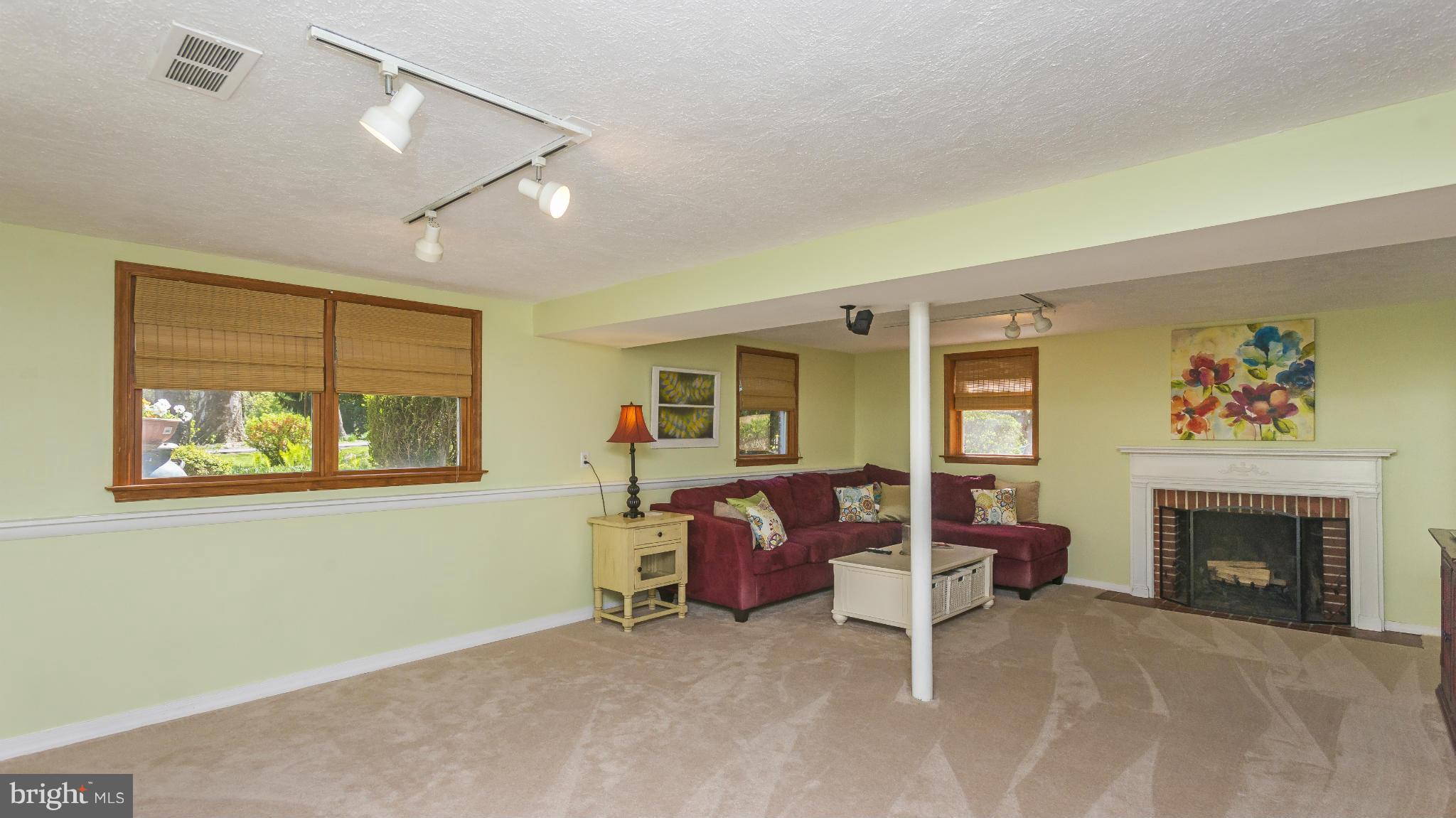 14 Rolling Rd. Catonsville, MD 21228 - Photo 22 of 30 Family Room