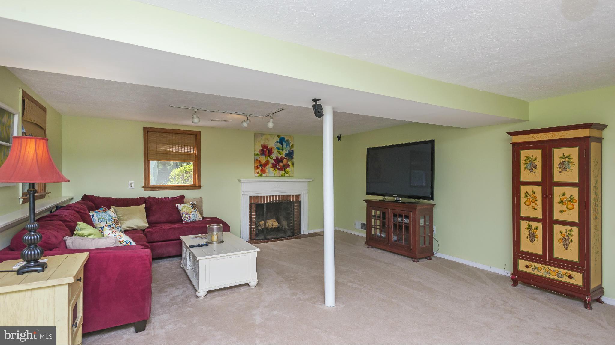 14 Rolling Rd. Catonsville, MD 21228 - Photo 23 of 30 Family Room
