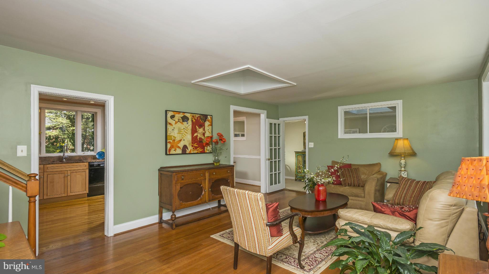 14 Rolling Rd. Catonsville, MD 21228 - Photo 5 of 30 Living Room