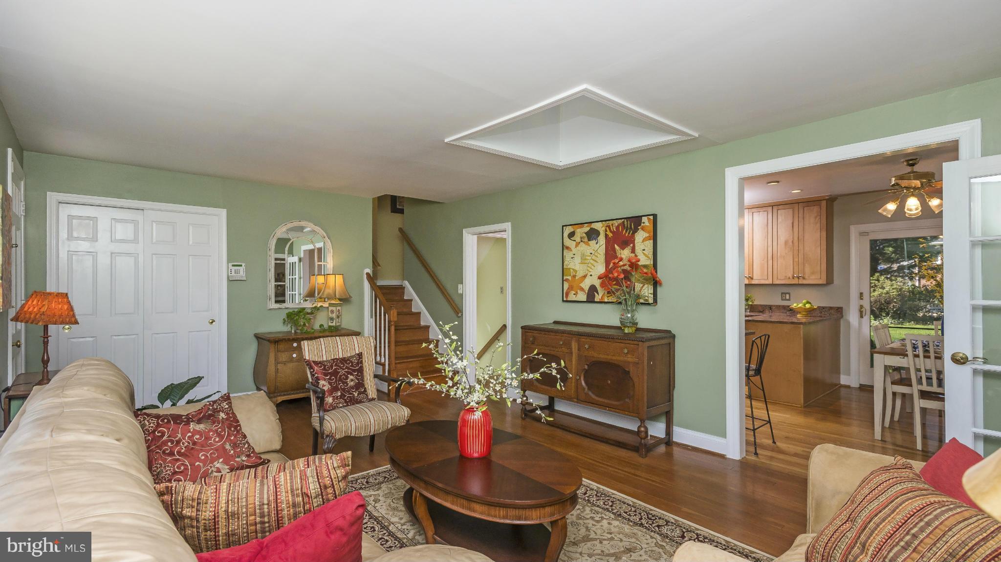 14 Rolling Rd. Catonsville, MD 21228 - Photo 6 of 30 Living Room