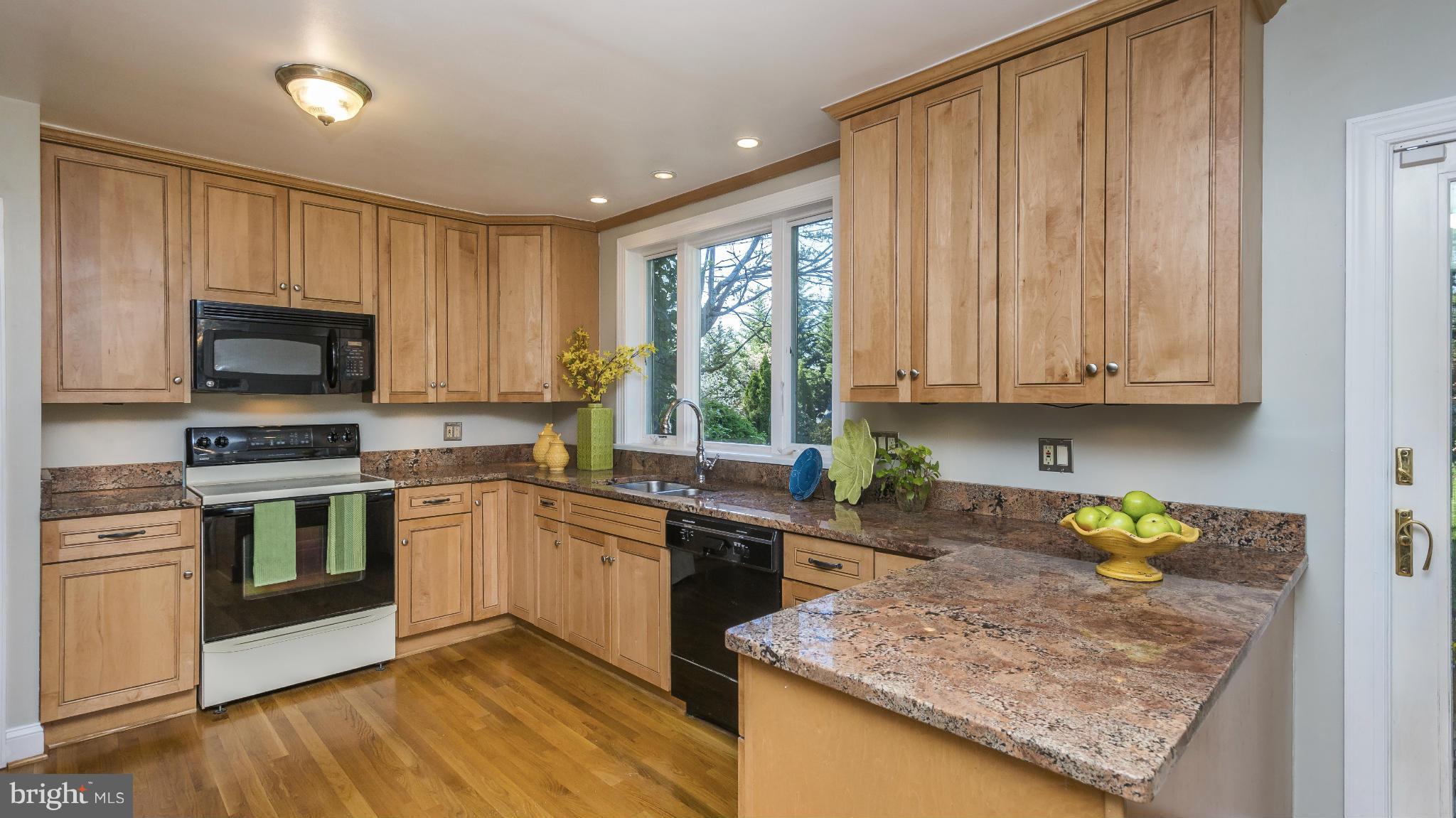 14 Rolling Rd. Catonsville, MD 21228 - Photo 8 of 30 Kitchen