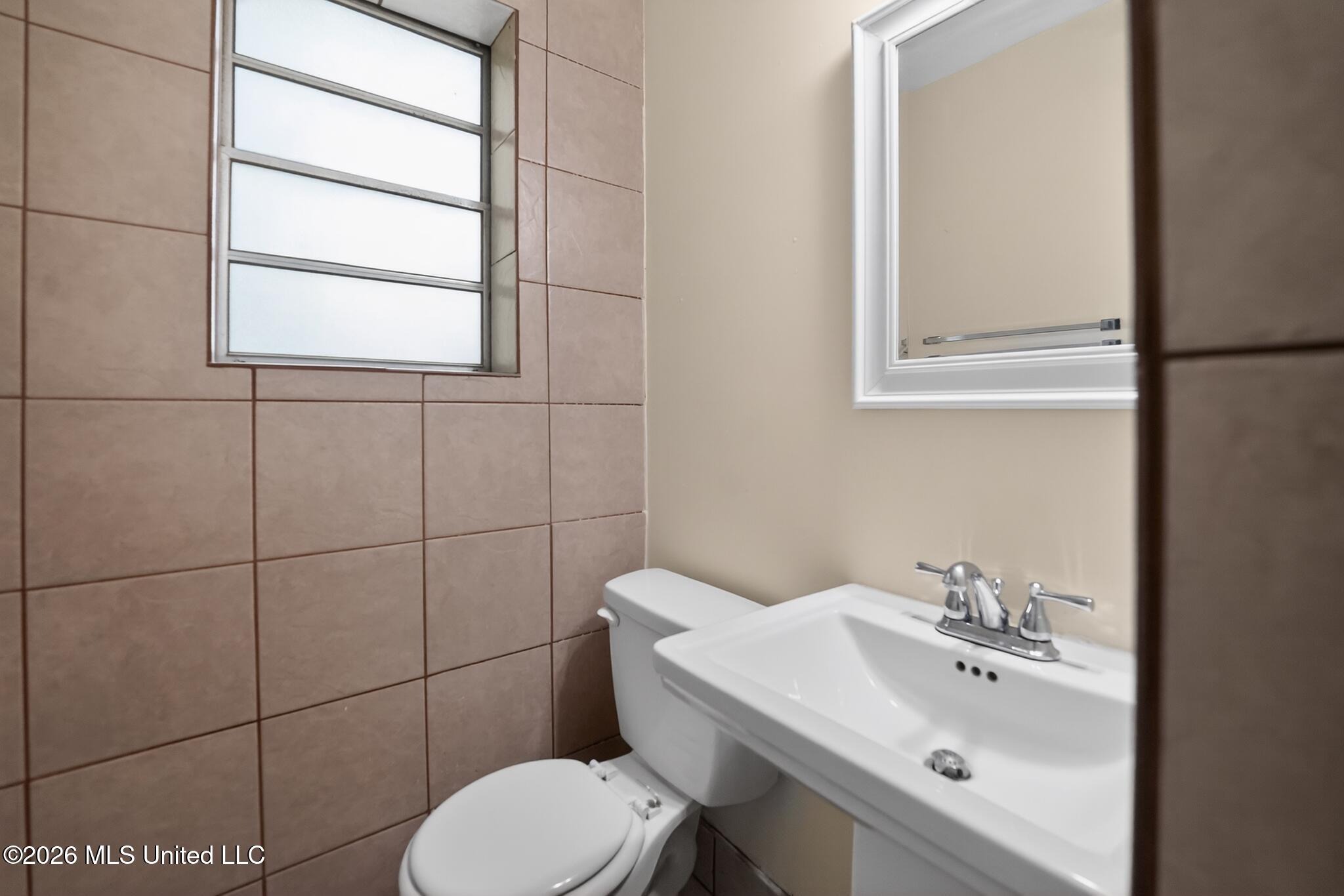1523 Winchester Street Jackson, MS 39211 - Photo 32 of 34 32_1523_Winchester_St-Bathroom-6780