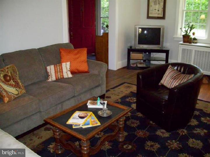 533 Kenmore Road Merion Station, PA 19066 - Photo 5 of 25 Living Room