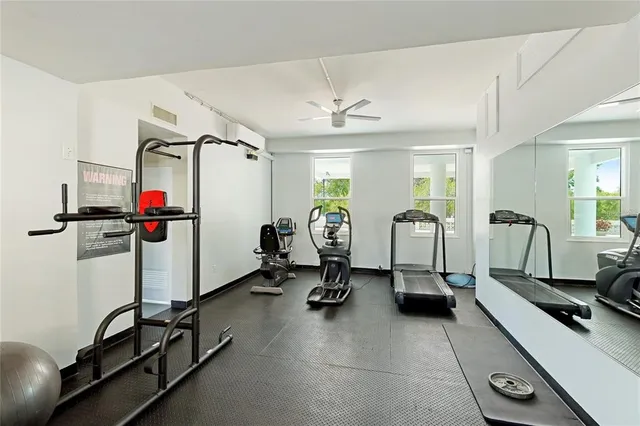 $399,000 | 33 South Gulfstream Avenue, Unit 307, Sarasota, FL 34236