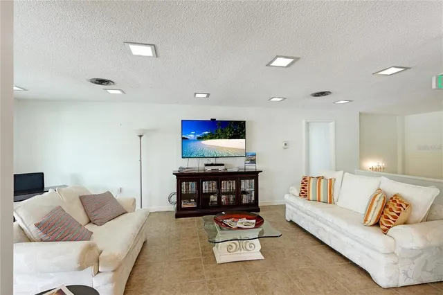 $399,000 | 33 South Gulfstream Avenue, Unit 307, Sarasota, FL 34236