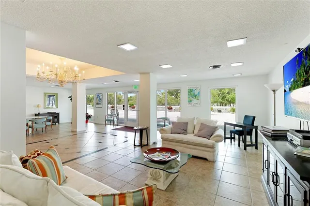 $399,000 | 33 South Gulfstream Avenue, Unit 307, Sarasota, FL 34236