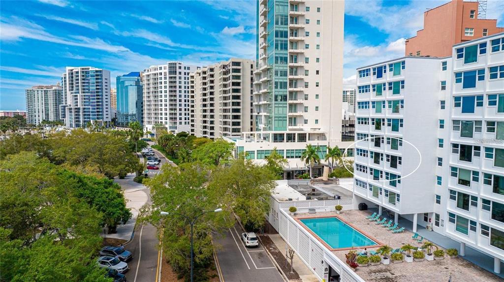 33 South Gulfstream Avenue, Unit 307 Sarasota, FL 34236 - Photo 7 of 34 front view of a city with tall buildings