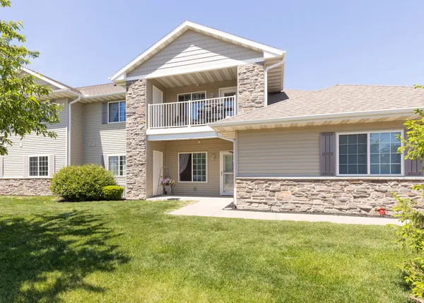 $208,000 | 240 East Franklin Street, Unit 204, Eldridge, IA 52748