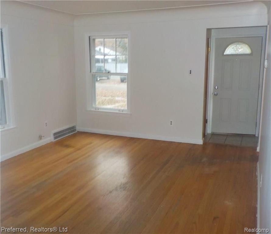 15361 Sumner Redford, MI 48239 - Photo 2 of 12