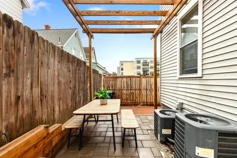 $574,900 | 44 Henderson Street, Unit 44, Somerville, MA 02145