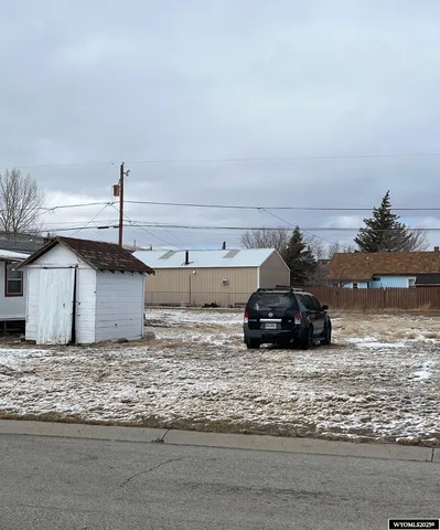 $33,000 | 309 East Center Street, Rawlins, WY 82301