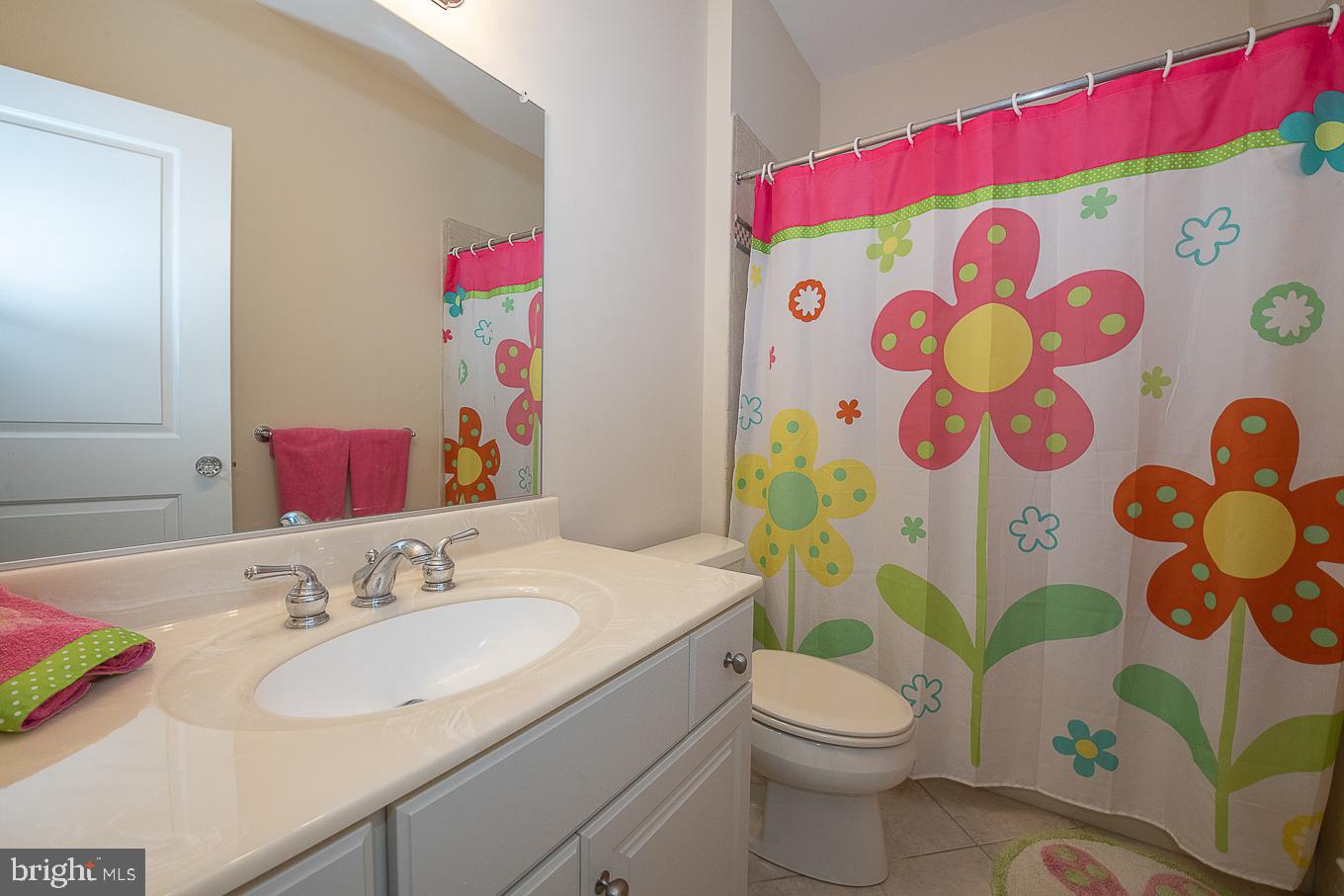 565 Huston Road Wayne, PA 19087 - Photo 17 of 28 Bedroom 2 en suite