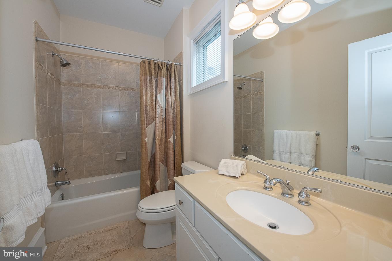 565 Huston Road Wayne, PA 19087 - Photo 19 of 28 Bedroom 3 en suite