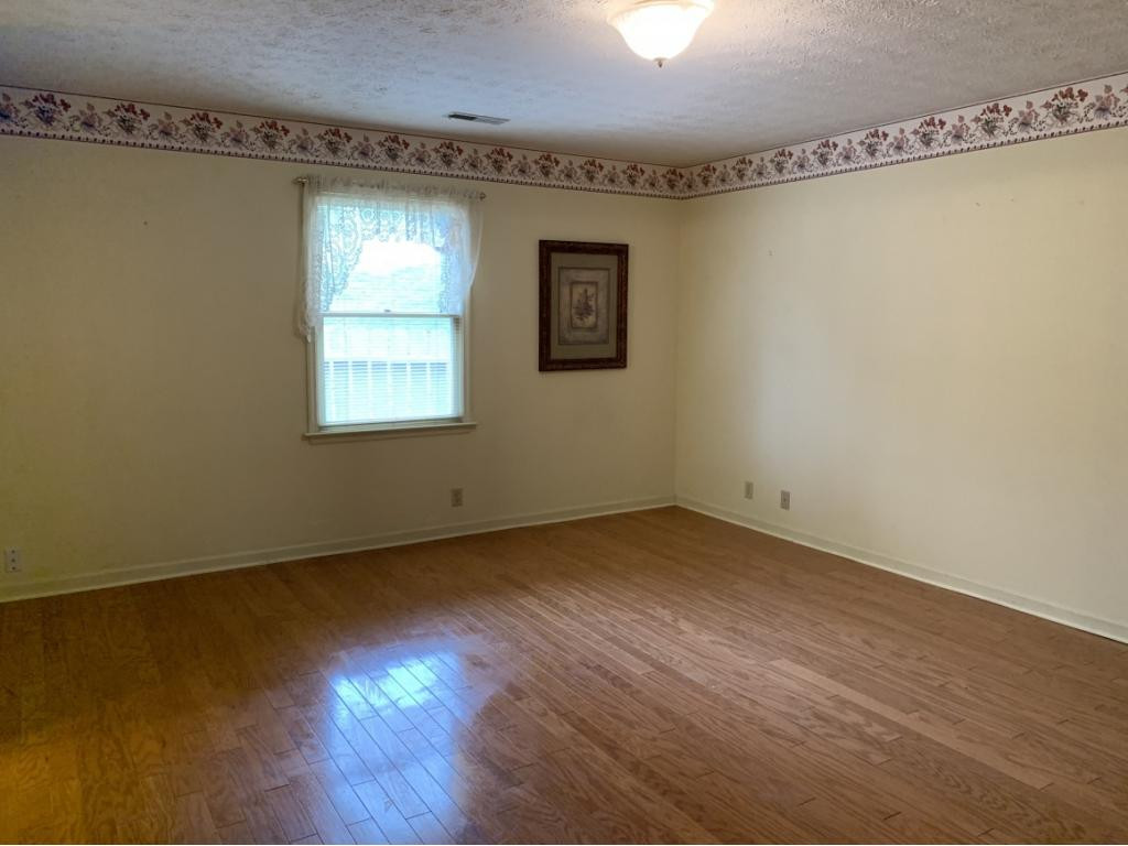 105 Scotland Road Kingsport, TN 37660 - Photo 17 of 36 Master Bedroom