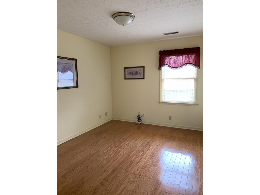 105 Scotland Road Kingsport, TN 37660 - Photo 20 of 36 Bedroom 2 Downstairs