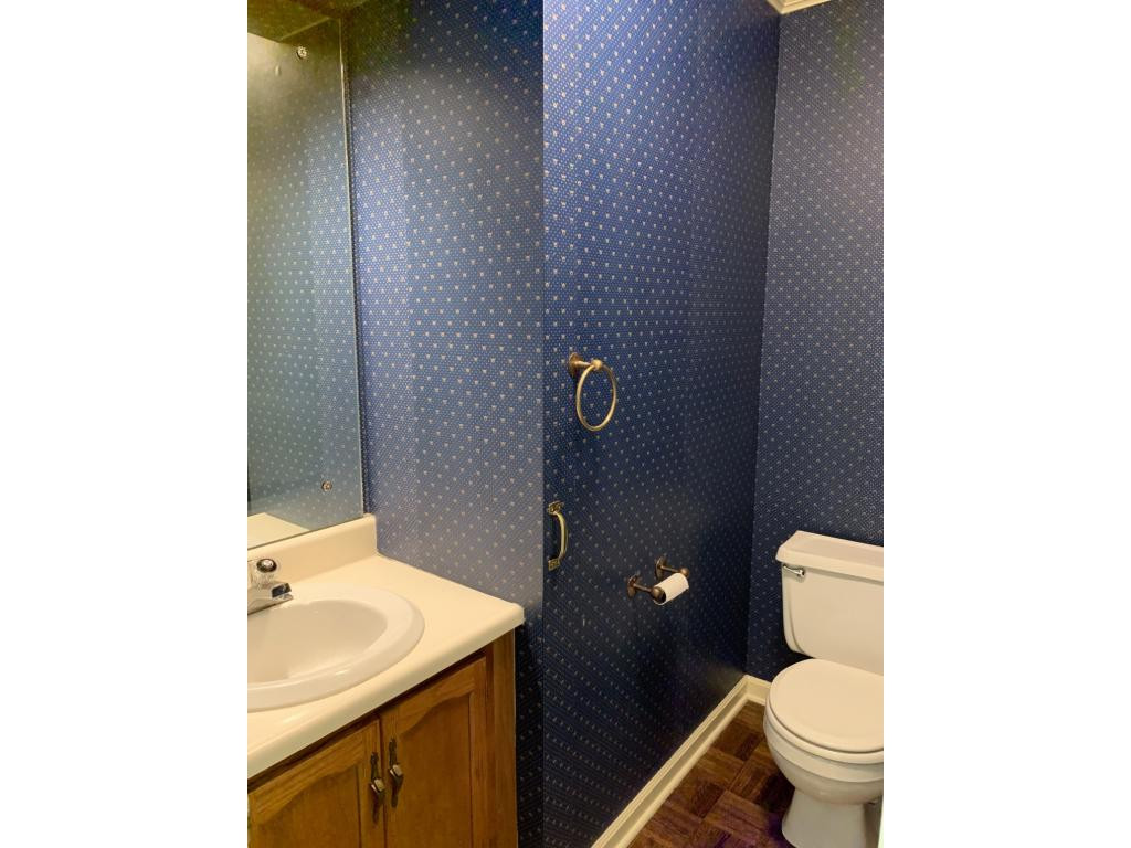 105 Scotland Road Kingsport, TN 37660 - Photo 21 of 36 Half Bath