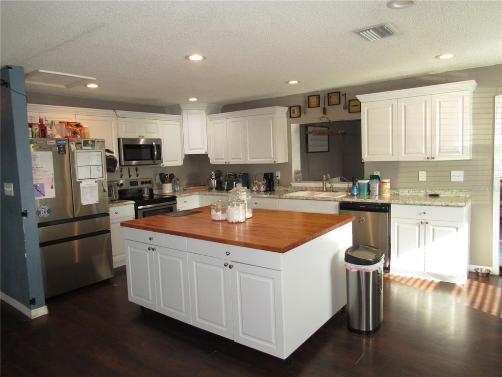 330 Moccasin Hollow Road Lithia, FL 33547 - Photo 9 of 33