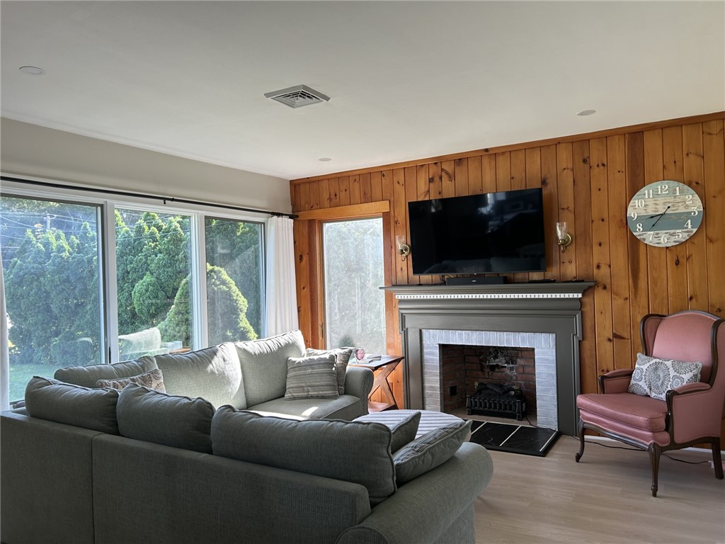 35 Post Road Westerly, RI 02891 - Photo 5 of 14 Gallery Image 5