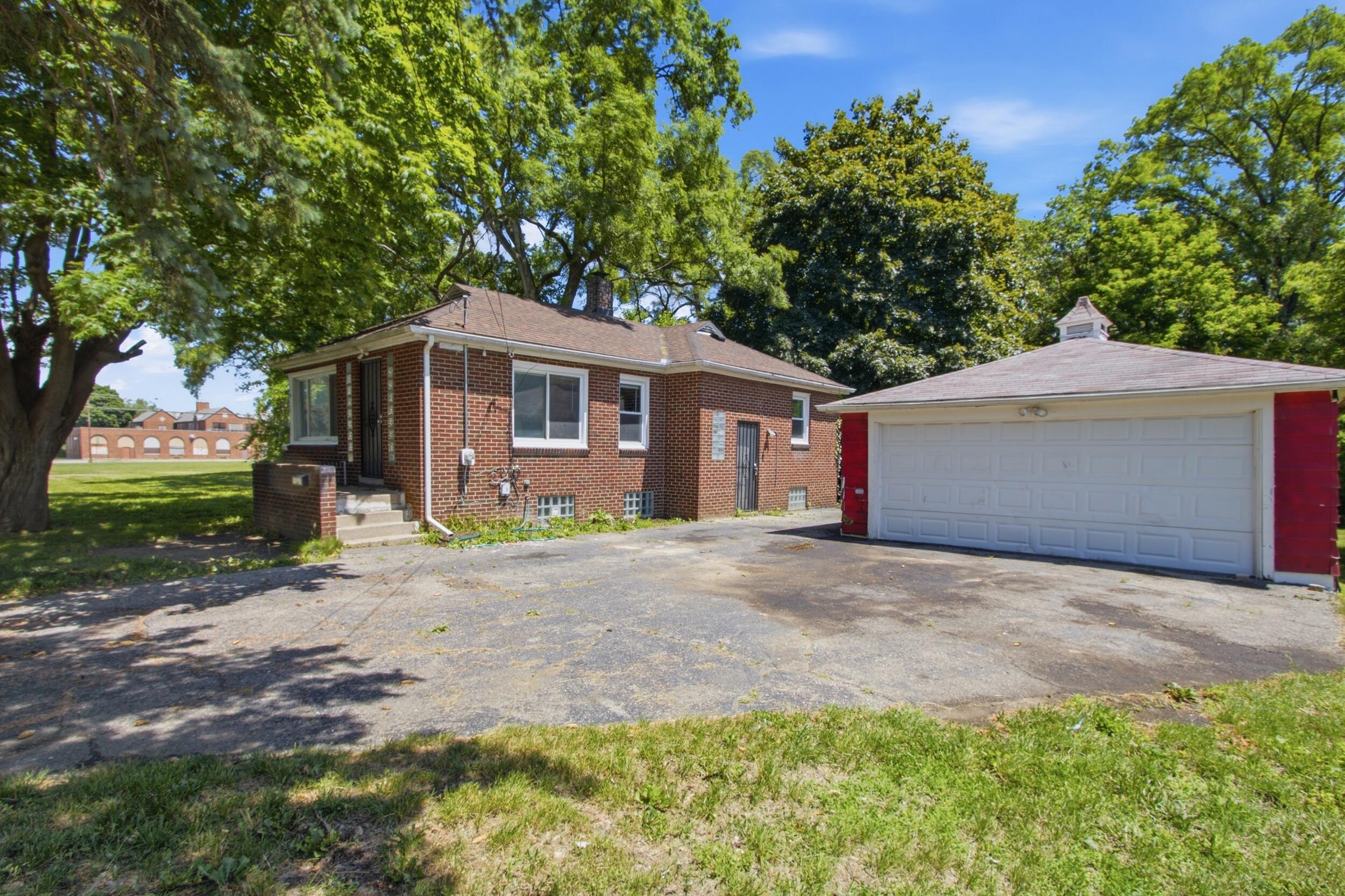 182 Summit Street Pontiac, MI 48342 - Photo 2 of 16 182 Summit st-2