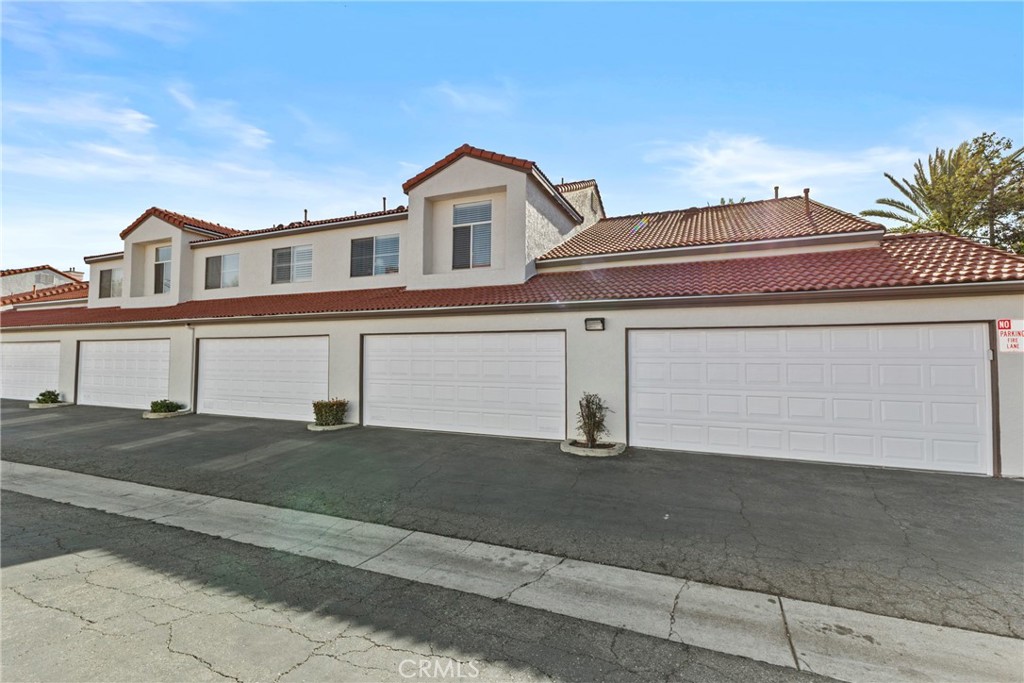 29579 Cara Way Temecula, CA 92591 - Photo 21 of 39 2 car garage