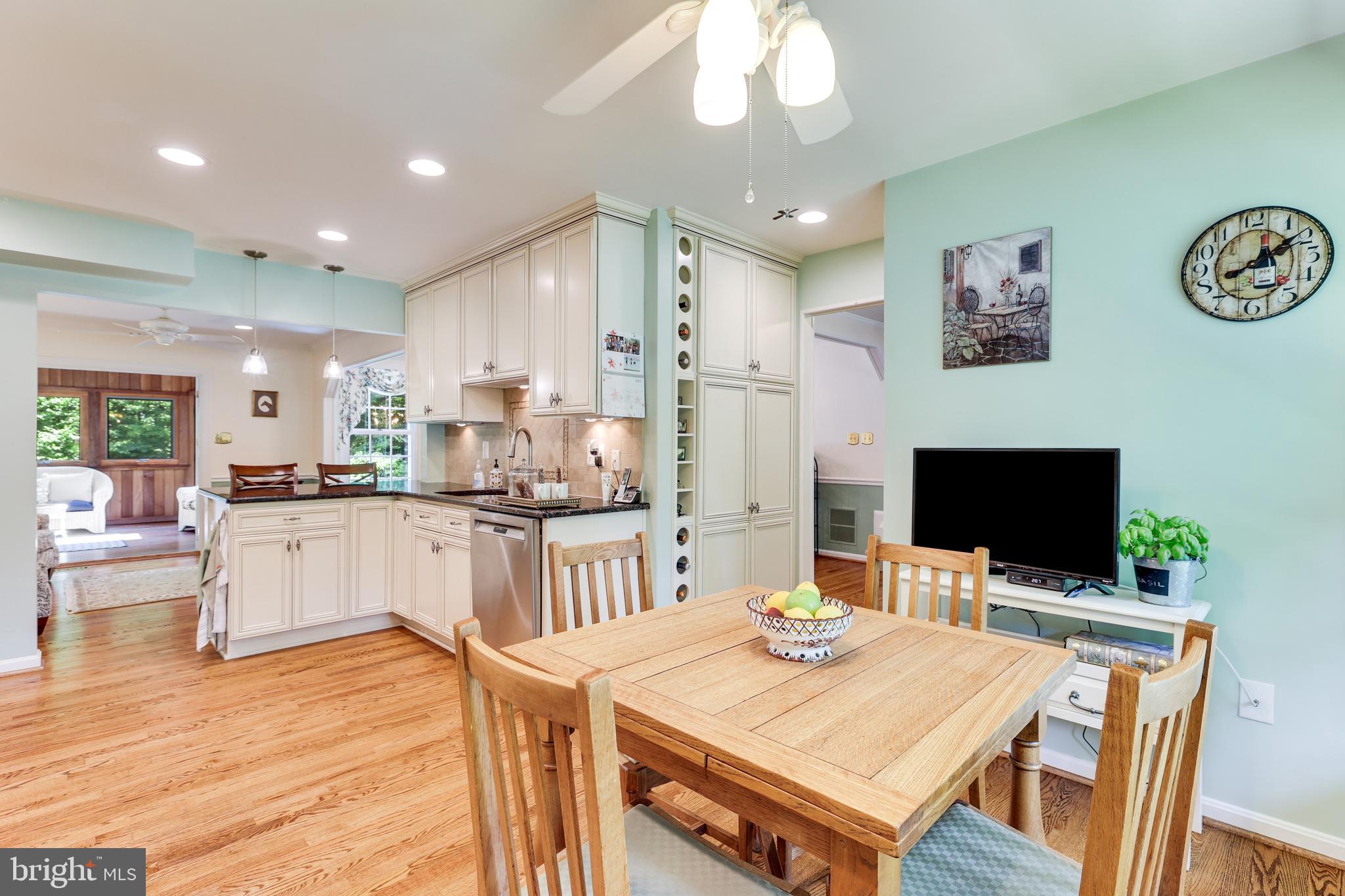 5258 O'Faly Road Fairfax, VA 22030 - Photo 11 of 57 Space for dining