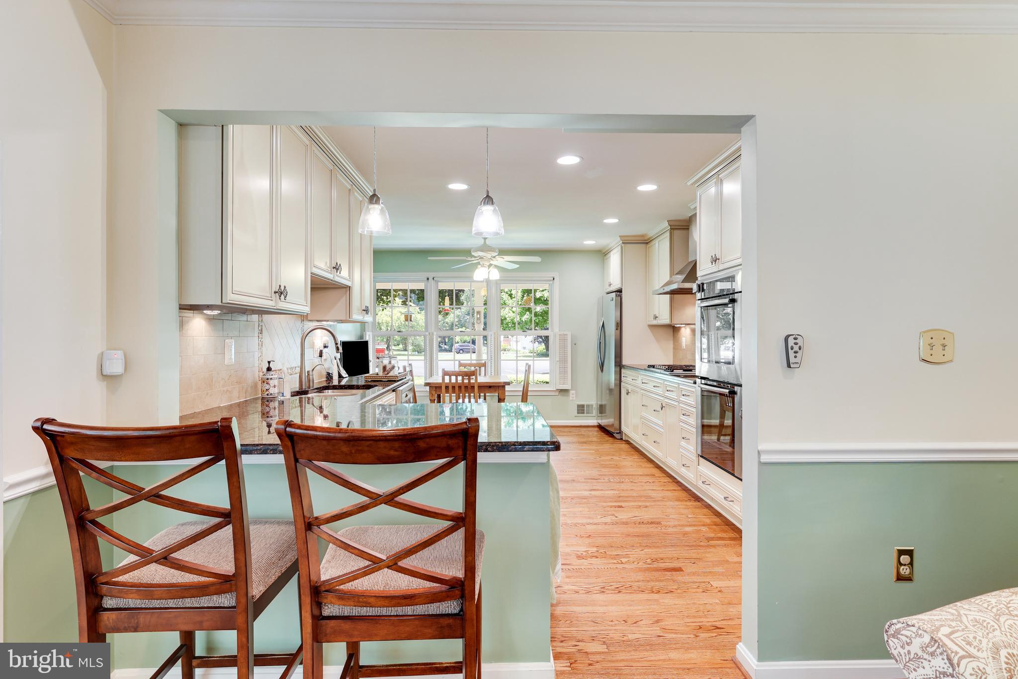 5258 O'Faly Road Fairfax, VA 22030 - Photo 12 of 57 Counter dining