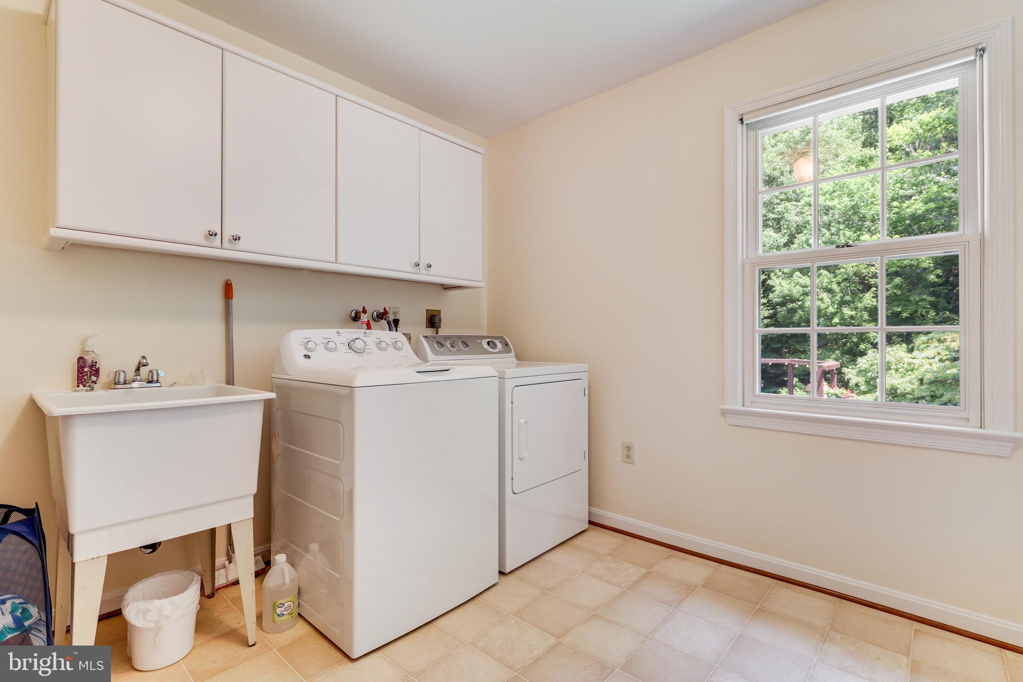 5258 O'Faly Road Fairfax, VA 22030 - Photo 31 of 57 Large laundry room