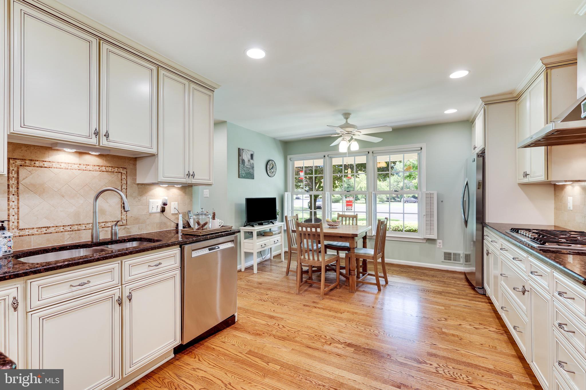 5258 O'Faly Road Fairfax, VA 22030 - Photo 10 of 57 Beautiful kitchen